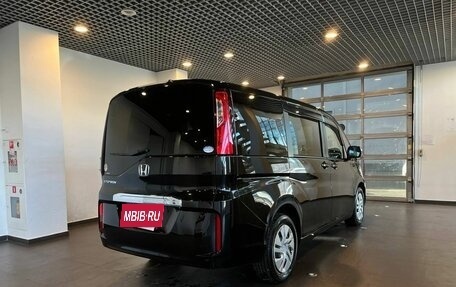 Honda Stepwgn IV, 2018 год, 2 320 000 рублей, 3 фотография