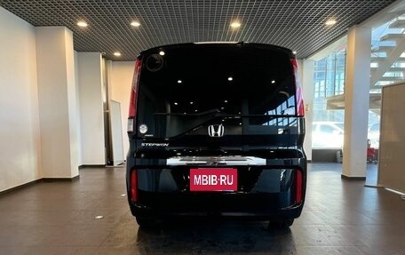 Honda Stepwgn IV, 2018 год, 2 320 000 рублей, 4 фотография