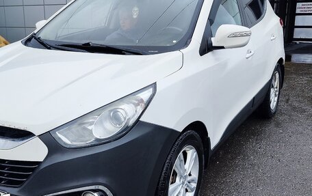 Hyundai ix35 I рестайлинг, 2013 год, 1 000 000 рублей, 2 фотография