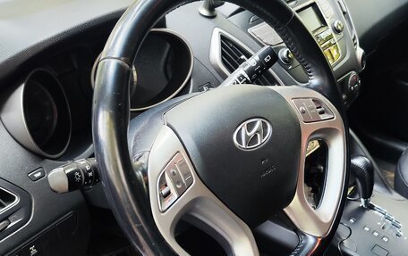 Hyundai ix35 I рестайлинг, 2013 год, 1 000 000 рублей, 23 фотография