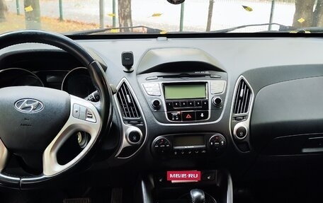 Hyundai ix35 I рестайлинг, 2013 год, 1 000 000 рублей, 24 фотография