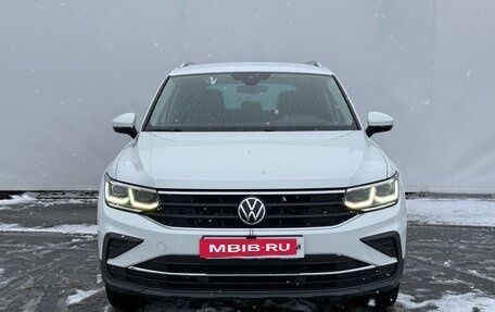 Volkswagen Tiguan II, 2021 год, 2 950 000 рублей, 2 фотография