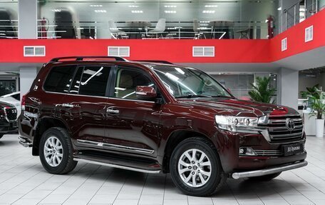 Toyota Land Cruiser 200, 2015 год, 4 997 000 рублей, 3 фотография