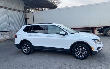 Volkswagen Tiguan II, 2020 год, 2 450 000 рублей, 3 фотография