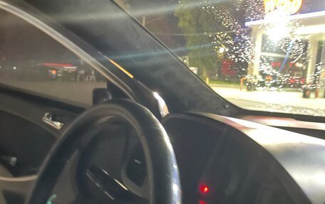 Hyundai Solaris II рестайлинг, 2011 год, 800 000 рублей, 4 фотография