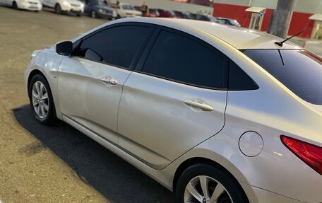 Hyundai Solaris II рестайлинг, 2011 год, 800 000 рублей, 6 фотография