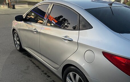 Hyundai Solaris II рестайлинг, 2011 год, 800 000 рублей, 5 фотография