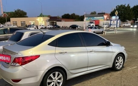Hyundai Solaris II рестайлинг, 2011 год, 800 000 рублей, 8 фотография