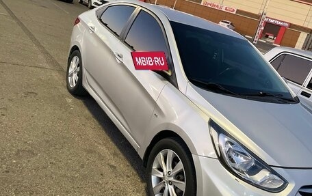 Hyundai Solaris II рестайлинг, 2011 год, 800 000 рублей, 7 фотография