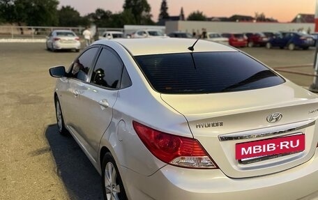 Hyundai Solaris II рестайлинг, 2011 год, 800 000 рублей, 11 фотография