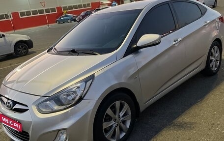 Hyundai Solaris II рестайлинг, 2011 год, 800 000 рублей, 12 фотография