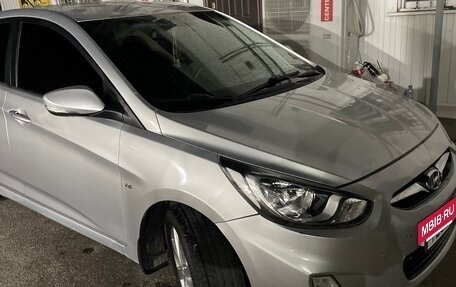 Hyundai Solaris II рестайлинг, 2011 год, 800 000 рублей, 14 фотография