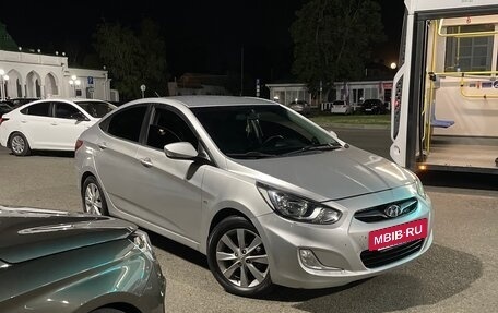 Hyundai Solaris II рестайлинг, 2011 год, 800 000 рублей, 13 фотография