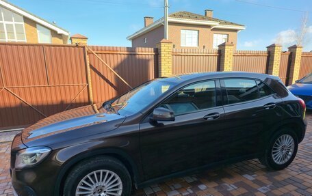 Mercedes-Benz GLA, 2018 год, 1 999 999 рублей, 10 фотография