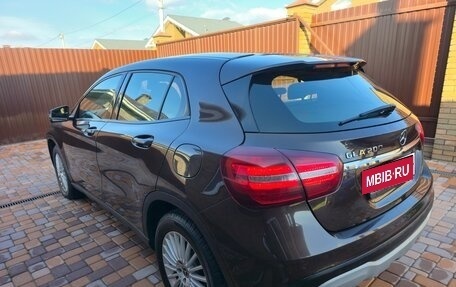 Mercedes-Benz GLA, 2018 год, 1 999 999 рублей, 9 фотография