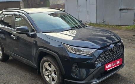 Toyota RAV4, 2020 год, 3 650 000 рублей, 2 фотография
