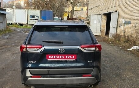 Toyota RAV4, 2020 год, 3 650 000 рублей, 5 фотография