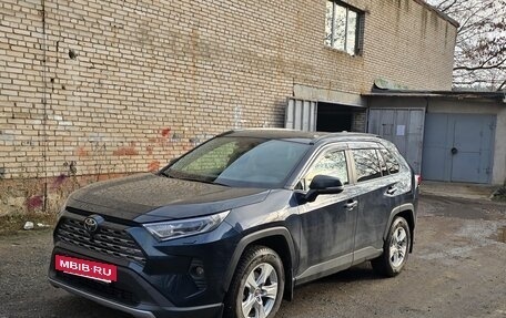 Toyota RAV4, 2020 год, 3 650 000 рублей, 8 фотография