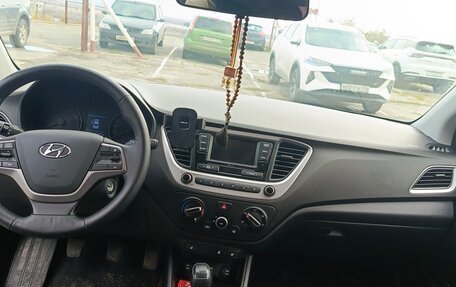 Hyundai Solaris II рестайлинг, 2017 год, 850 000 рублей, 10 фотография