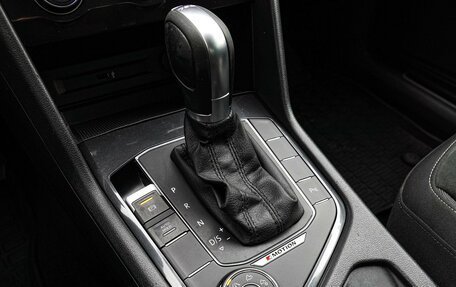 Volkswagen Tiguan II, 2018 год, 1 898 000 рублей, 12 фотография