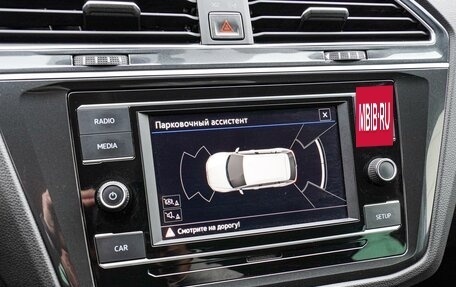 Volkswagen Tiguan II, 2018 год, 1 898 000 рублей, 14 фотография