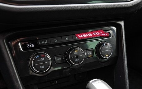 Volkswagen Tiguan II, 2018 год, 1 898 000 рублей, 13 фотография