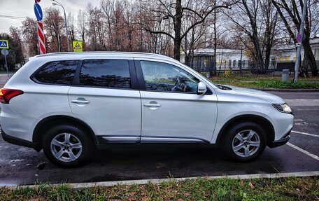 Mitsubishi Outlander III рестайлинг 3, 2015 год, 1 820 000 рублей, 2 фотография