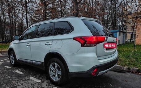Mitsubishi Outlander III рестайлинг 3, 2015 год, 1 820 000 рублей, 6 фотография