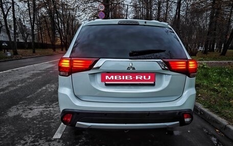 Mitsubishi Outlander III рестайлинг 3, 2015 год, 1 820 000 рублей, 4 фотография
