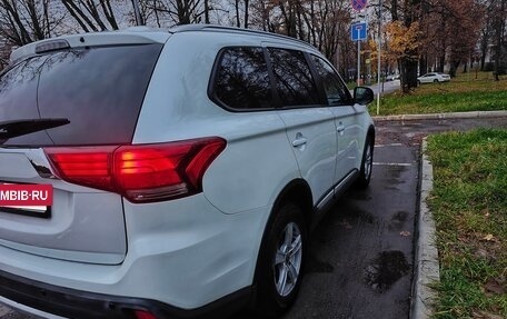 Mitsubishi Outlander III рестайлинг 3, 2015 год, 1 820 000 рублей, 5 фотография