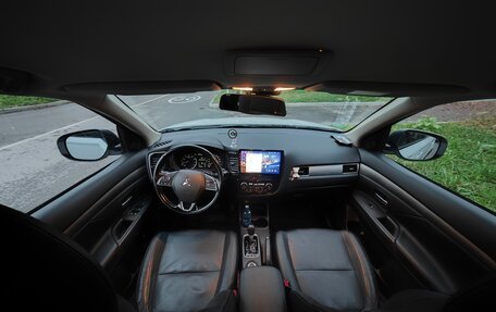 Mitsubishi Outlander III рестайлинг 3, 2015 год, 1 820 000 рублей, 9 фотография