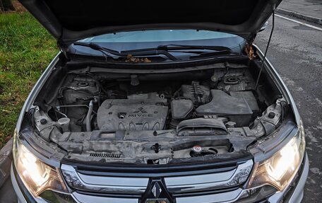 Mitsubishi Outlander III рестайлинг 3, 2015 год, 1 820 000 рублей, 13 фотография