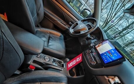 Mitsubishi Outlander III рестайлинг 3, 2015 год, 1 820 000 рублей, 8 фотография