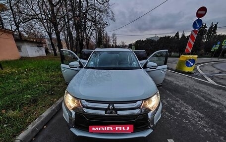 Mitsubishi Outlander III рестайлинг 3, 2015 год, 1 820 000 рублей, 11 фотография
