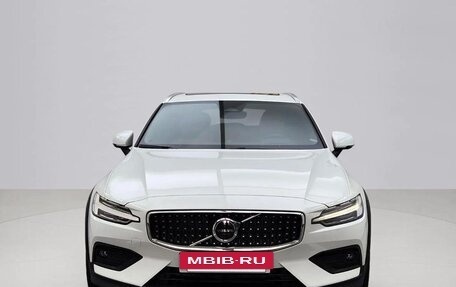 Volvo V60 Cross Country II, 2025 год, 5 200 000 рублей, 2 фотография