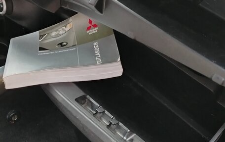 Mitsubishi Outlander III рестайлинг 3, 2008 год, 795 000 рублей, 13 фотография