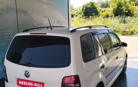 Volkswagen Touran III, 2008 год, 615 000 рублей, 2 фотография