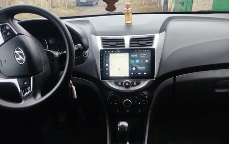 Hyundai Solaris II рестайлинг, 2011 год, 680 000 рублей, 6 фотография