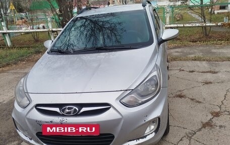 Hyundai Solaris II рестайлинг, 2011 год, 680 000 рублей, 10 фотография