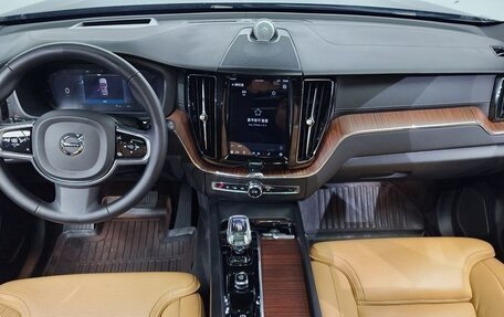 Volvo XC60 II, 2023 год, 3 900 000 рублей, 9 фотография