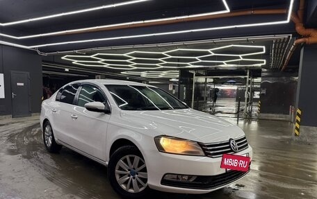 Volkswagen Passat B7, 2013 год, 900 000 рублей, 3 фотография