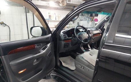 Toyota Land Cruiser Prado 120 рестайлинг, 2006 год, 2 000 000 рублей, 23 фотография