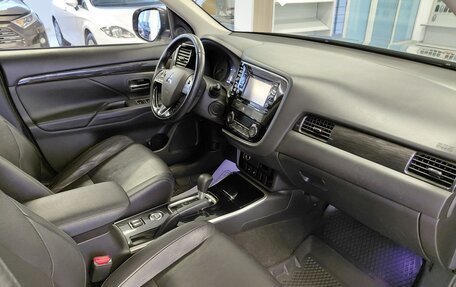 Mitsubishi Outlander III рестайлинг 3, 2017 год, 1 699 000 рублей, 7 фотография