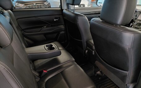 Mitsubishi Outlander III рестайлинг 3, 2017 год, 1 699 000 рублей, 8 фотография