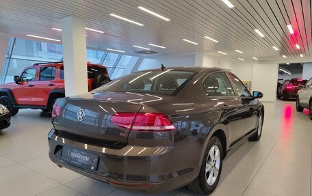 Volkswagen Passat B8 рестайлинг, 2017 год, 1 790 000 рублей, 10 фотография