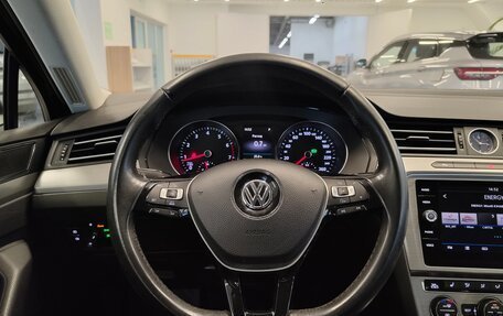 Volkswagen Passat B8 рестайлинг, 2017 год, 1 790 000 рублей, 12 фотография