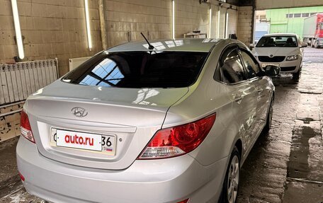 Hyundai Solaris II рестайлинг, 2011 год, 850 000 рублей, 6 фотография