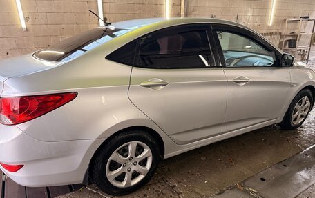 Hyundai Solaris II рестайлинг, 2011 год, 850 000 рублей, 5 фотография