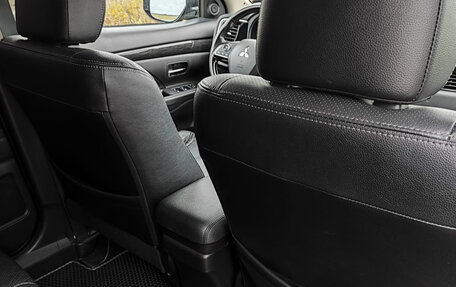 Mitsubishi Outlander III рестайлинг 3, 2015 год, 1 450 000 рублей, 10 фотография