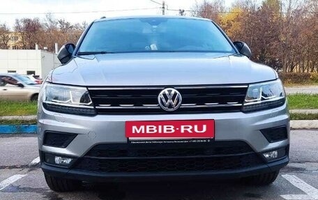 Volkswagen Tiguan II, 2020 год, 2 900 000 рублей, 2 фотография